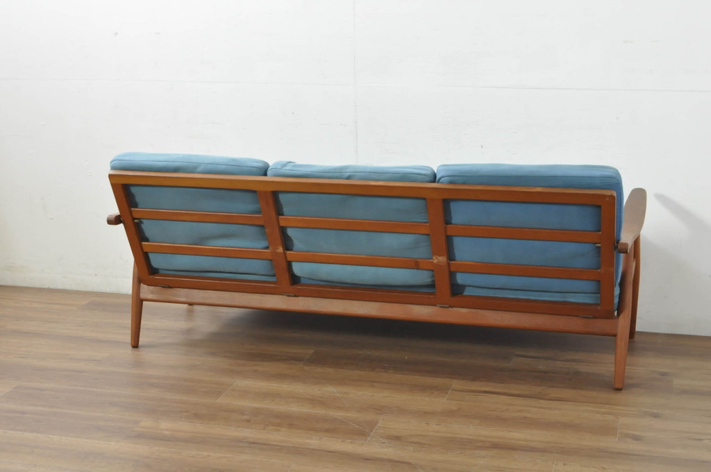 北欧家具　デンマークビンテージ　Hans J Wegner(ハンス・J・ウェグナー)　GETAMA(ゲタマ)　GE270-3　洗練された佇まいが目を引く3人掛けソファ(3P、三人掛け、アームソファ、トリプルソファ、3シーター、北欧、ヴィンテージ)(R-080804)