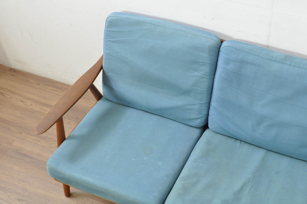 北欧家具　デンマークビンテージ　Hans J Wegner(ハンス・J・ウェグナー)　GETAMA(ゲタマ)　GE270-3　洗練された佇まいが目を引く3人掛けソファ(3P、三人掛け、アームソファ、トリプルソファ、3シーター、北欧、ヴィンテージ)(R-080804)
