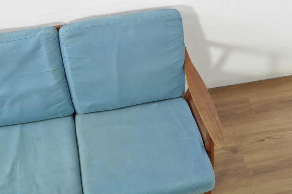 北欧家具　デンマークビンテージ　Hans J Wegner(ハンス・J・ウェグナー)　GETAMA(ゲタマ)　GE270-3　洗練された佇まいが目を引く3人掛けソファ(3P、三人掛け、アームソファ、トリプルソファ、3シーター、北欧、ヴィンテージ)(R-080804)