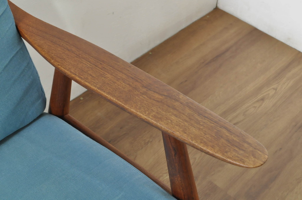 北欧家具　デンマークビンテージ　Hans J Wegner(ハンス・J・ウェグナー)　GETAMA(ゲタマ)　GE270-3　洗練された佇まいが目を引く3人掛けソファ(3P、三人掛け、アームソファ、トリプルソファ、3シーター、北欧、ヴィンテージ)(R-080804)