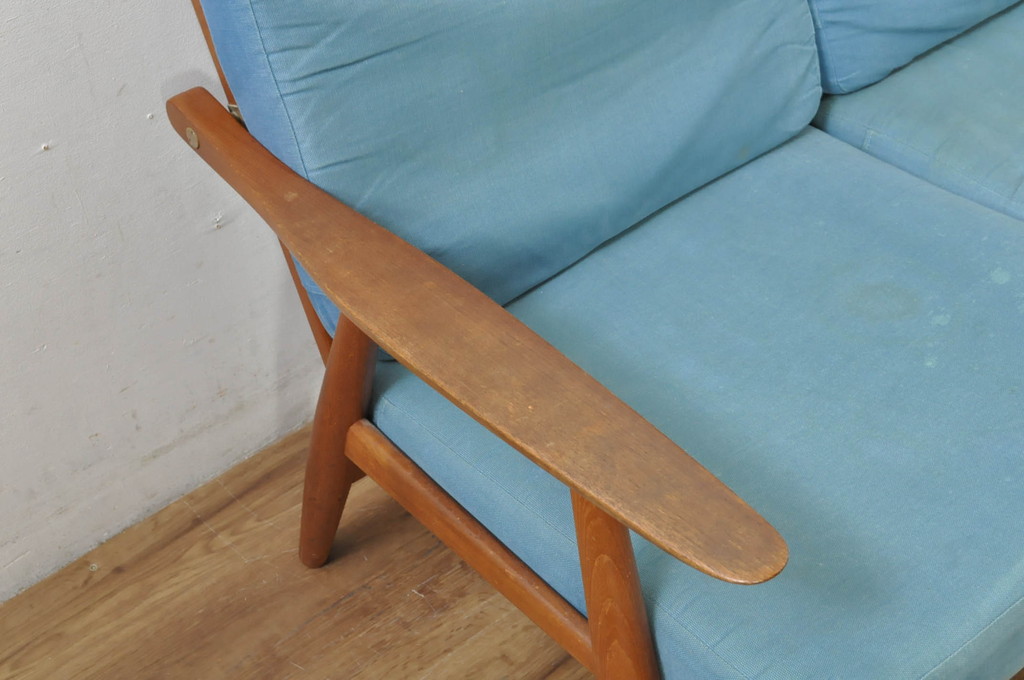 北欧家具　デンマークビンテージ　Hans J Wegner(ハンス・J・ウェグナー)　GETAMA(ゲタマ)　GE270-3　洗練された佇まいが目を引く3人掛けソファ(3P、三人掛け、アームソファ、トリプルソファ、3シーター、北欧、ヴィンテージ)(R-080804)