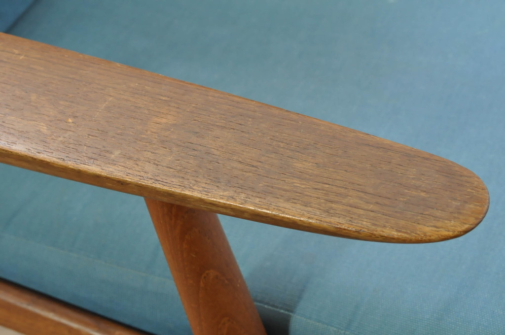 北欧家具　デンマークビンテージ　Hans J Wegner(ハンス・J・ウェグナー)　GETAMA(ゲタマ)　GE270-3　洗練された佇まいが目を引く3人掛けソファ(3P、三人掛け、アームソファ、トリプルソファ、3シーター、北欧、ヴィンテージ)(R-080804)