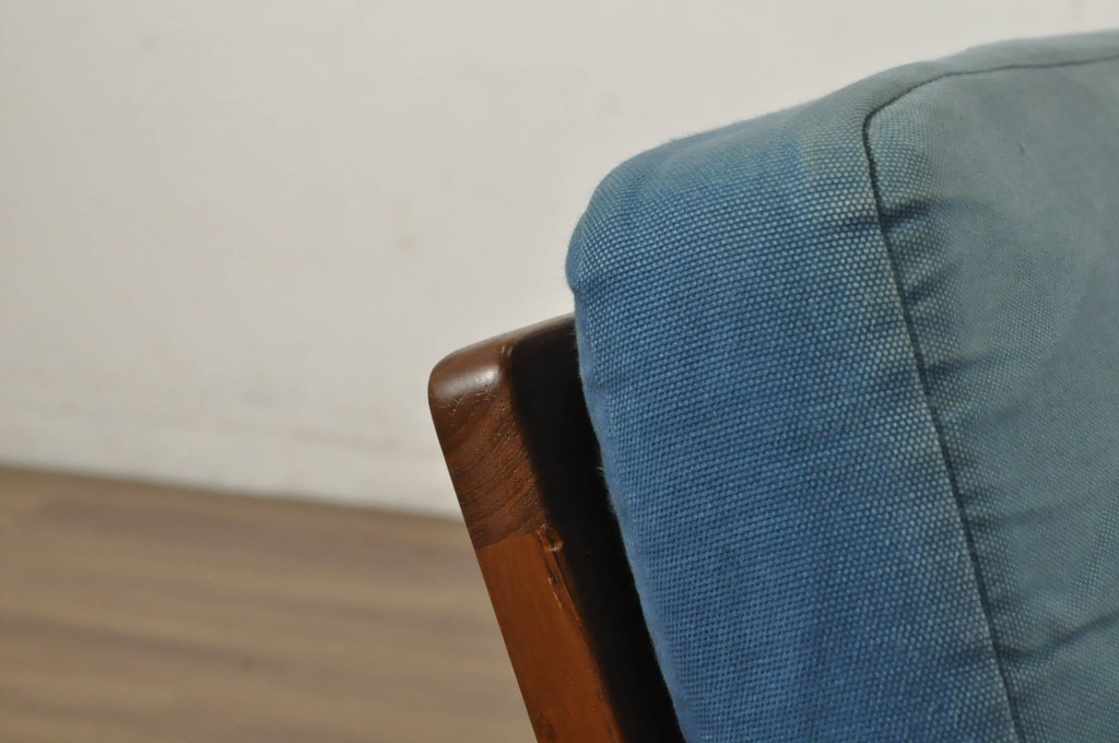 北欧家具　デンマークビンテージ　Hans J Wegner(ハンス・J・ウェグナー)　GETAMA(ゲタマ)　GE270-3　洗練された佇まいが目を引く3人掛けソファ(3P、三人掛け、アームソファ、トリプルソファ、3シーター、北欧、ヴィンテージ)(R-080804)