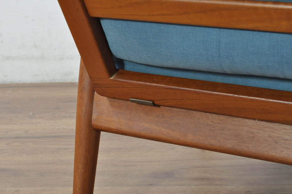 北欧家具　デンマークビンテージ　Hans J Wegner(ハンス・J・ウェグナー)　GETAMA(ゲタマ)　GE270-3　洗練された佇まいが目を引く3人掛けソファ(3P、三人掛け、アームソファ、トリプルソファ、3シーター、北欧、ヴィンテージ)(R-080804)
