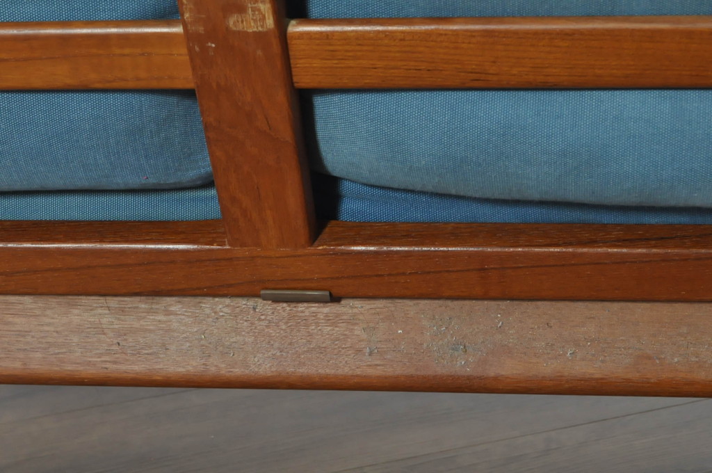 北欧家具　デンマークビンテージ　Hans J Wegner(ハンス・J・ウェグナー)　GETAMA(ゲタマ)　GE270-3　洗練された佇まいが目を引く3人掛けソファ(3P、三人掛け、アームソファ、トリプルソファ、3シーター、北欧、ヴィンテージ)(R-080804)