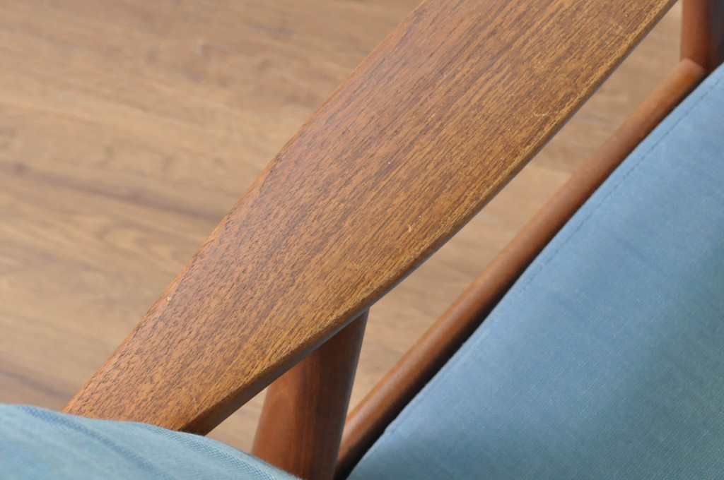 北欧家具　デンマークビンテージ　Hans J Wegner(ハンス・J・ウェグナー)　GETAMA(ゲタマ)　GE270-3　洗練された佇まいが目を引く3人掛けソファ(3P、三人掛け、アームソファ、トリプルソファ、3シーター、北欧、ヴィンテージ)(R-080804)