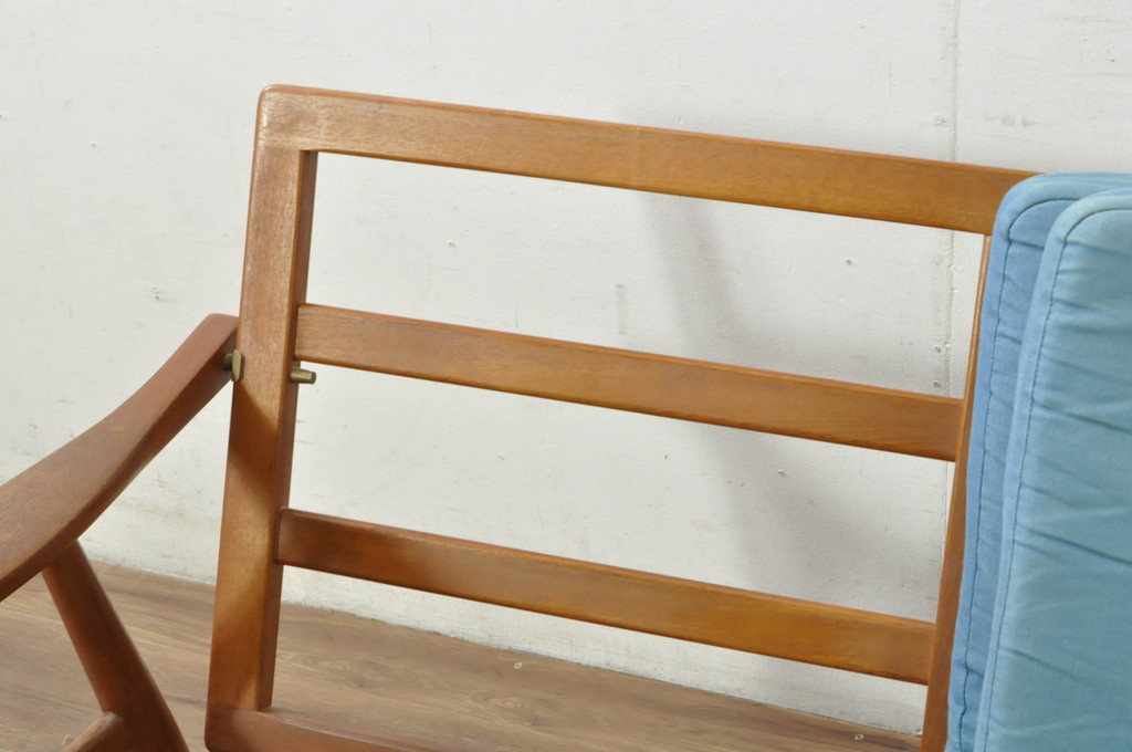 北欧家具　デンマークビンテージ　Hans J Wegner(ハンス・J・ウェグナー)　GETAMA(ゲタマ)　GE270-3　洗練された佇まいが目を引く3人掛けソファ(3P、三人掛け、アームソファ、トリプルソファ、3シーター、北欧、ヴィンテージ)(R-080804)