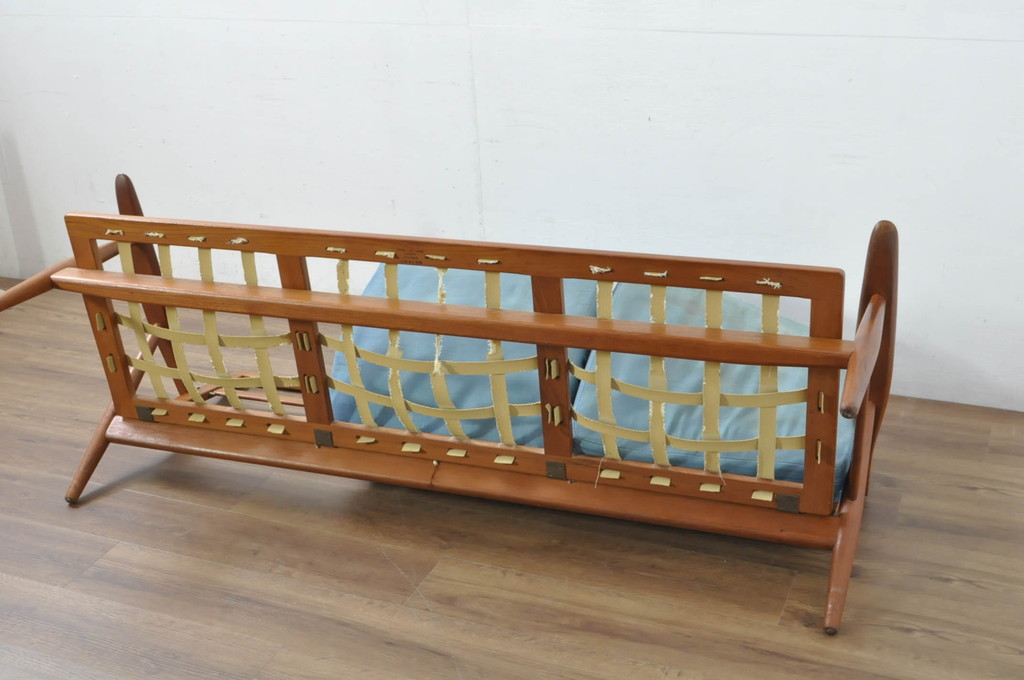 北欧家具　デンマークビンテージ　Hans J Wegner(ハンス・J・ウェグナー)　GETAMA(ゲタマ)　GE270-3　洗練された佇まいが目を引く3人掛けソファ(3P、三人掛け、アームソファ、トリプルソファ、3シーター、北欧、ヴィンテージ)(R-080804)
