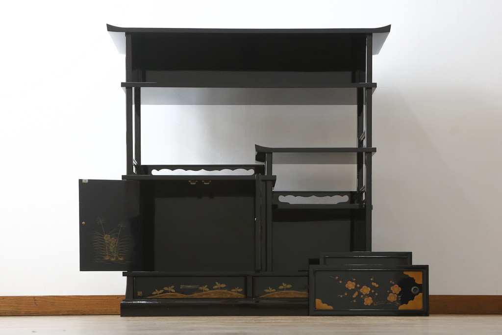 中古　輪島塗り　明斎　内扉にも精細で美しい蒔絵が施された贅沢な漆塗りの飾り棚(茶棚、違い棚、収納棚、戸棚)(定価約300万円)(R-079545)