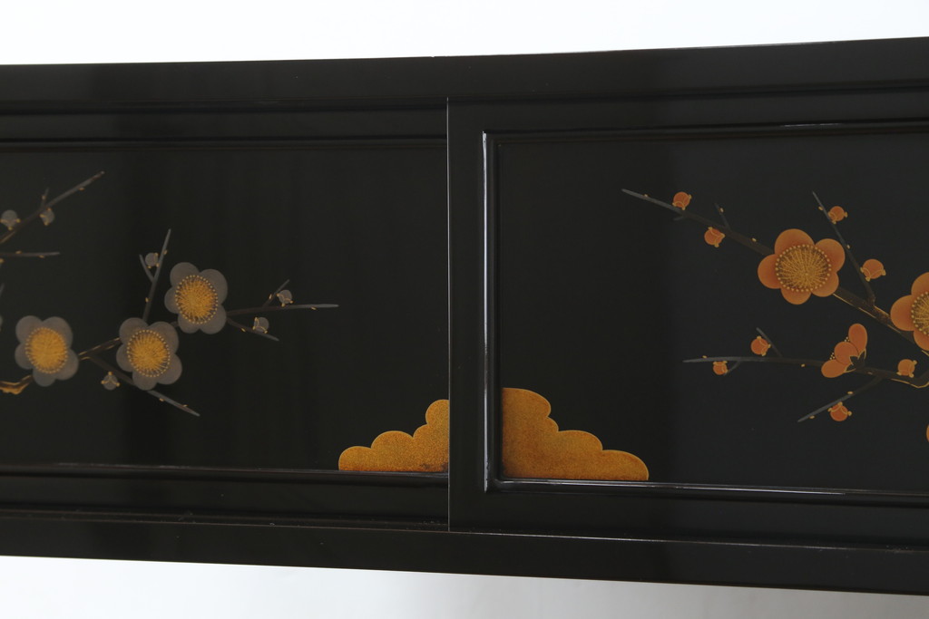 中古　輪島塗り　明斎　内扉にも精細で美しい蒔絵が施された贅沢な漆塗りの飾り棚(茶棚、違い棚、収納棚、戸棚)(定価約300万円)(R-079545)