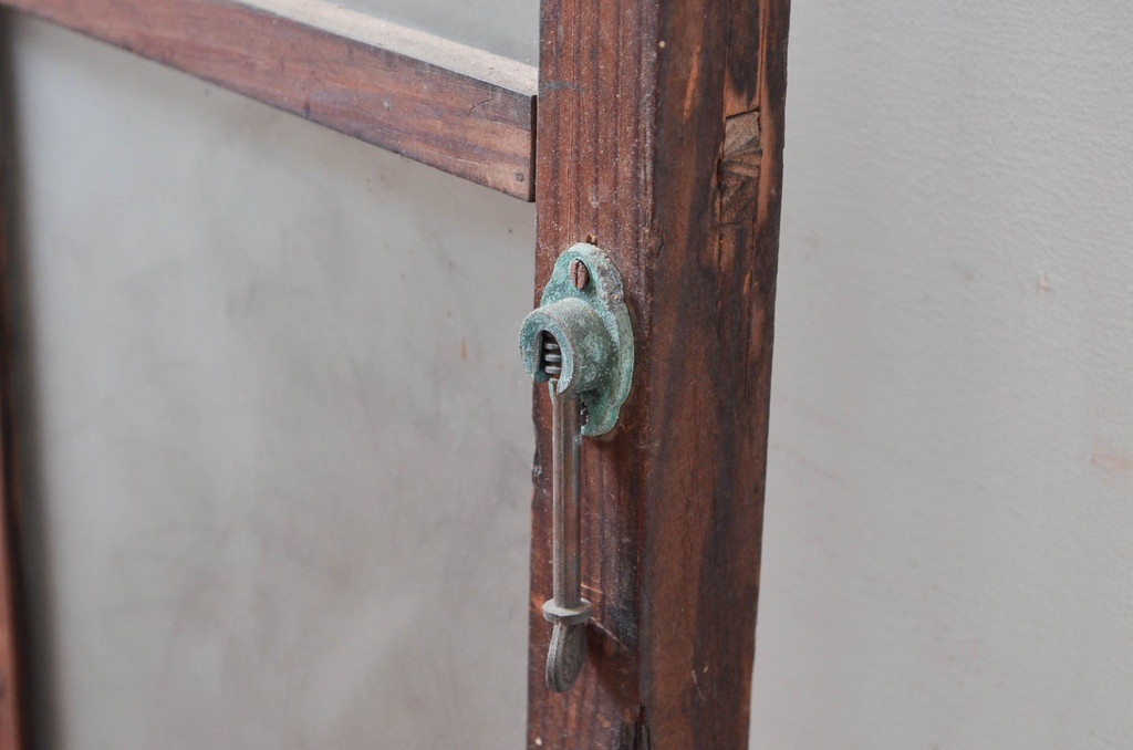 アンティーク建具　経年を感じさせる木味が魅力的なガラス戸1枚(引き戸、建具)(R-080659)
