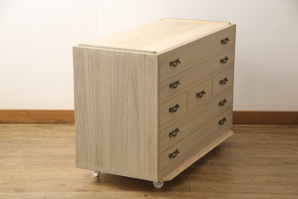 中古　美品　特注　会津松本(會津松本)　南部鉄器の取っ手が味わい深い雰囲気を醸し出す三つ重ね総桐箪笥・中段(着物たんす、桐タンス、衣装箪笥、チェスト)(R-057803)