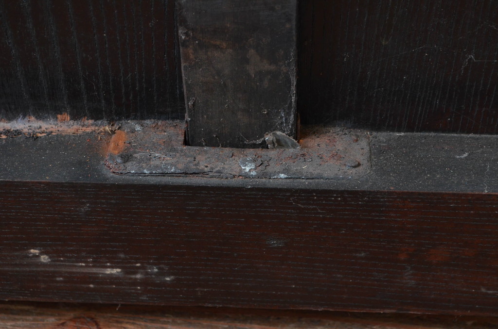 アンティーク建具　総欅(ケヤキ)材　古い木味や金具が時代の流れを感じる蔵戸1枚(引き戸、玄関戸)(R-080987)