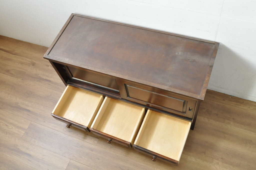 中古　美品　北海道民芸家具　深みのある木の色合いが美しい引き出し3杯付きローボード(テレビボード、テレビ台、TVボード、TV台、リビングボード、収納棚、戸棚)(R-080740)