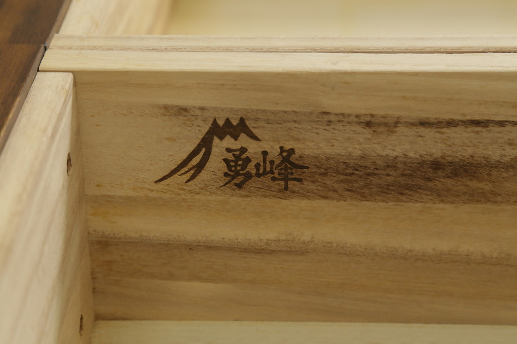 中古　北海道勇峰工芸　和の趣あふれる二段重ね水屋箪笥(食器棚、キャビネット、戸棚、収納棚)(R-070911)