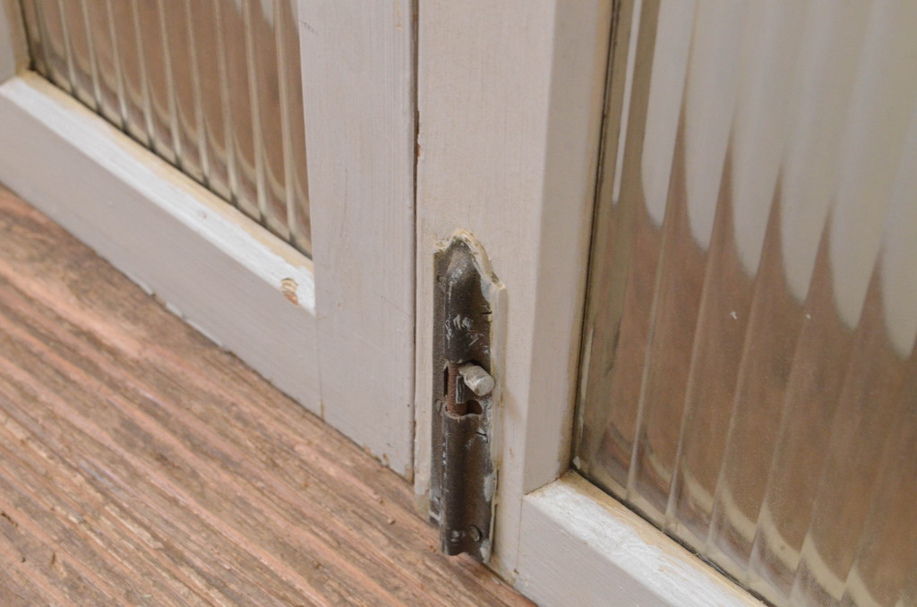 アンティーク建具　ペイント仕上げ限定　レトロな空間づくりにおすすめの両開き窓1対(2枚セット、ガラス戸、ガラス扉)(R-067827)