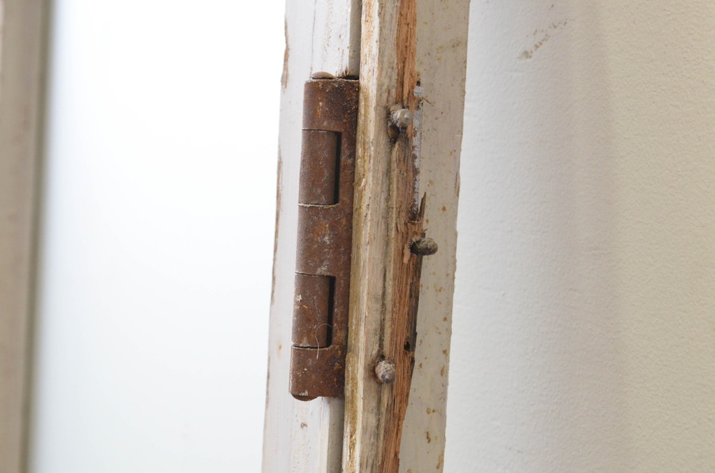アンティーク建具　ペイント仕上げ限定　レトロな空間づくりにおすすめの両開き窓1対(2枚セット、ガラス戸、ガラス扉)(R-067827)