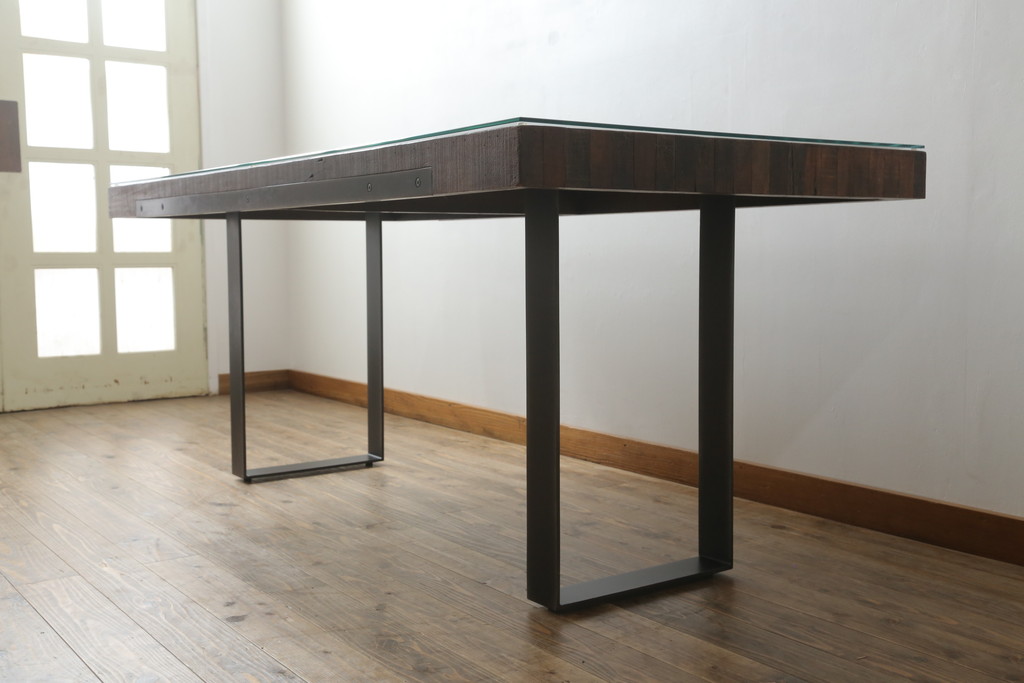 中古　ビーナ(bina)　グラハム(GRAHAM DINING TABLE)　アスプルンド(ASPLUND)取り扱い　味わいのある古材を使用したダイニングテーブル(2人掛け、4人掛け、食卓、作業台、サスティナビリティ)(定価約25万円)(R-065133)