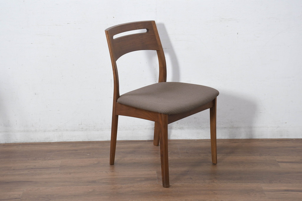 中古　美品　飛騨高山　家具ブランド　シラカワ(shirakawa)　ハルス(Hals)　ウォールナット材　シンプルで洗練されたデザインのダイニングチェア4脚セット(アームレスチェア、椅子、イス、バラ売り可能)(定価4脚で約19万円)(R-082132)
