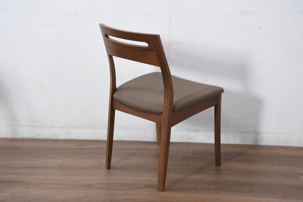 中古　美品　飛騨高山　家具ブランド　シラカワ(shirakawa)　ハルス(Hals)　ウォールナット材　シンプルで洗練されたデザインのダイニングチェア4脚セット(アームレスチェア、椅子、イス、バラ売り可能)(定価4脚で約19万円)(R-082132)