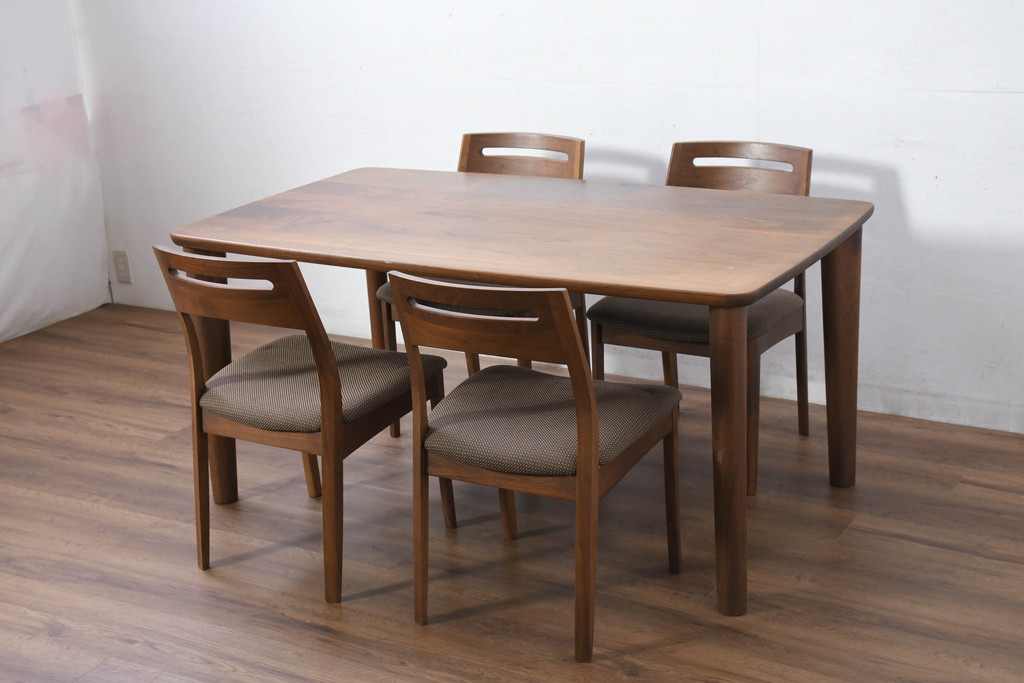 中古　美品　飛騨高山　家具ブランド　シラカワ(shirakawa)　ハルス(Hals)　ウォールナット材　シンプルで洗練されたデザインのダイニングチェア4脚セット(アームレスチェア、椅子、イス、バラ売り可能)(定価4脚で約19万円)(R-082132)