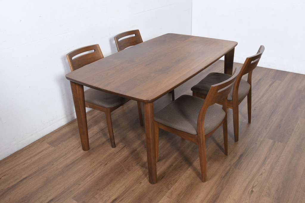 中古　美品　飛騨高山　家具ブランド　シラカワ(shirakawa)　ハルス(Hals)　ウォールナット材　シンプルで洗練されたデザインのダイニングチェア4脚セット(アームレスチェア、椅子、イス、バラ売り可能)(定価4脚で約19万円)(R-082132)