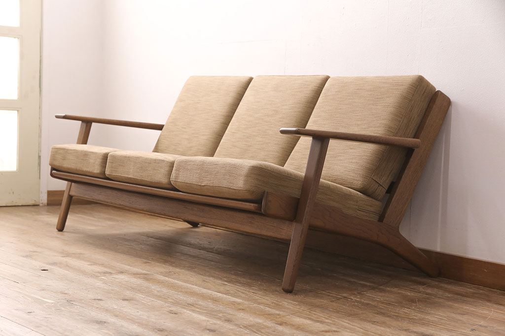 中古　デンマーク家具　Hans J Wegner(ハンス・J・ウェグナー)　GETAMA(ゲタマ)　GE290　オーク材　淡いトーンの色合いがお洒落な3人掛けソファ(アームソファ)(R-051649)