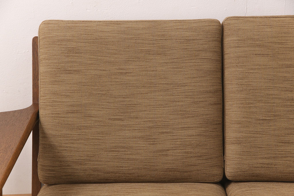 中古　デンマーク家具　Hans J Wegner(ハンス・J・ウェグナー)　GETAMA(ゲタマ)　GE290　オーク材　淡いトーンの色合いがお洒落な3人掛けソファ(アームソファ)(R-051649)