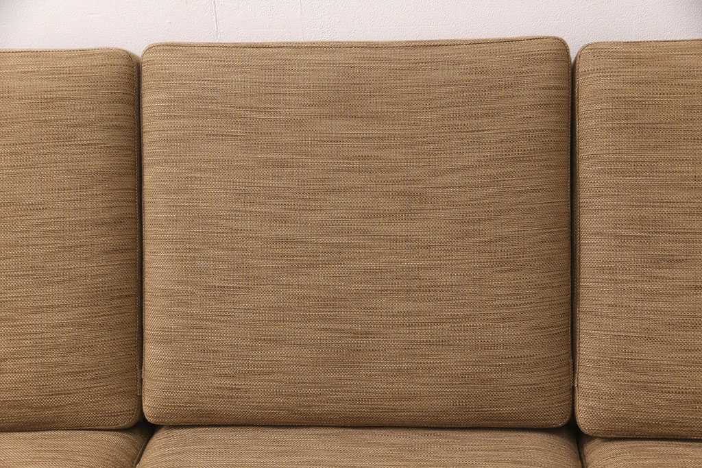 中古　デンマーク家具　Hans J Wegner(ハンス・J・ウェグナー)　GETAMA(ゲタマ)　GE290　オーク材　淡いトーンの色合いがお洒落な3人掛けソファ(アームソファ)(R-051649)