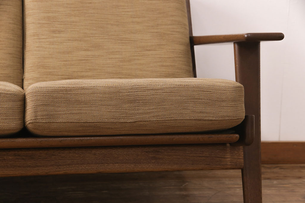 中古　デンマーク家具　Hans J Wegner(ハンス・J・ウェグナー)　GETAMA(ゲタマ)　GE290　オーク材　淡いトーンの色合いがお洒落な3人掛けソファ(アームソファ)(R-051649)