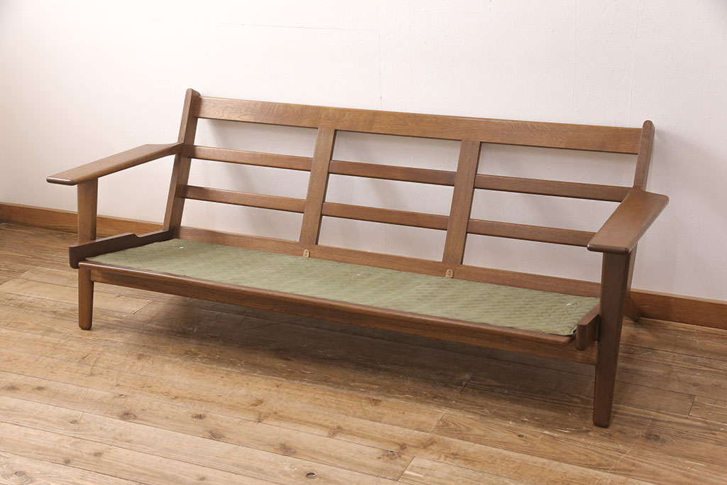 中古　デンマーク家具　Hans J Wegner(ハンス・J・ウェグナー)　GETAMA(ゲタマ)　GE290　オーク材　淡いトーンの色合いがお洒落な3人掛けソファ(アームソファ)(R-051649)