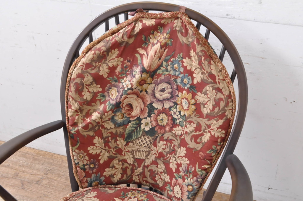 イギリスビンテージ　ERCOL(アーコール)　クラシカルな佇まいが魅力のクッション付きロッキングチェア(揺り椅子、イス、アームチェア、英国、北欧、ヴィンテージ)(R-066805)