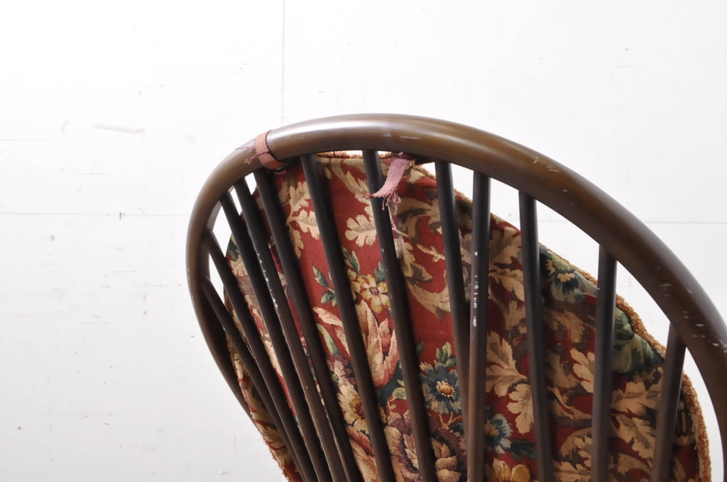 イギリスビンテージ　ERCOL(アーコール)　クラシカルな佇まいが魅力のクッション付きロッキングチェア(揺り椅子、イス、アームチェア、英国、北欧、ヴィンテージ)(R-066805)