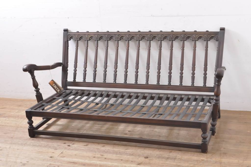 イギリスビンテージ　ERCOL(アーコール)　Old Colonial(オールドコロニアル)　シックな英国カントリースタイルのお部屋におすすめな3人掛けソファ(アームソファ、三人掛けソファ、トリプルソファ、ヴィンテージ、北欧)(R-066806)