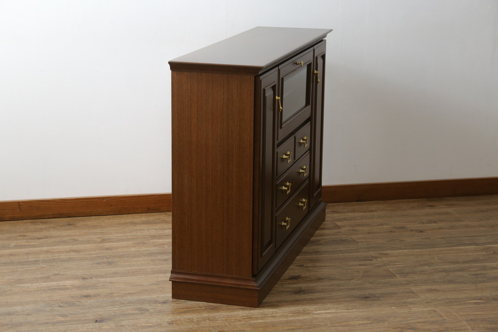 中古　美品　maruni(マルニ木工)　地中海シリーズ　引き出し4杯付き　照明と鏡付きで素敵なディスプレイが叶うサイドボード118(サイドキャビネット、飾り棚、収納棚、戸棚)(定価約29万円)(R-079770)