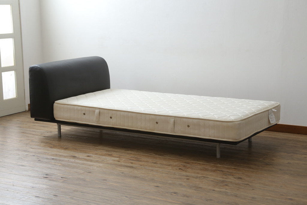 中古　Cassina(カッシーナ)　L31　SITE(サイト)　洗練された佇まいが魅力のシングルベッド(ベッドフレーム、マットレス)(定価約50万円)(R-066621)