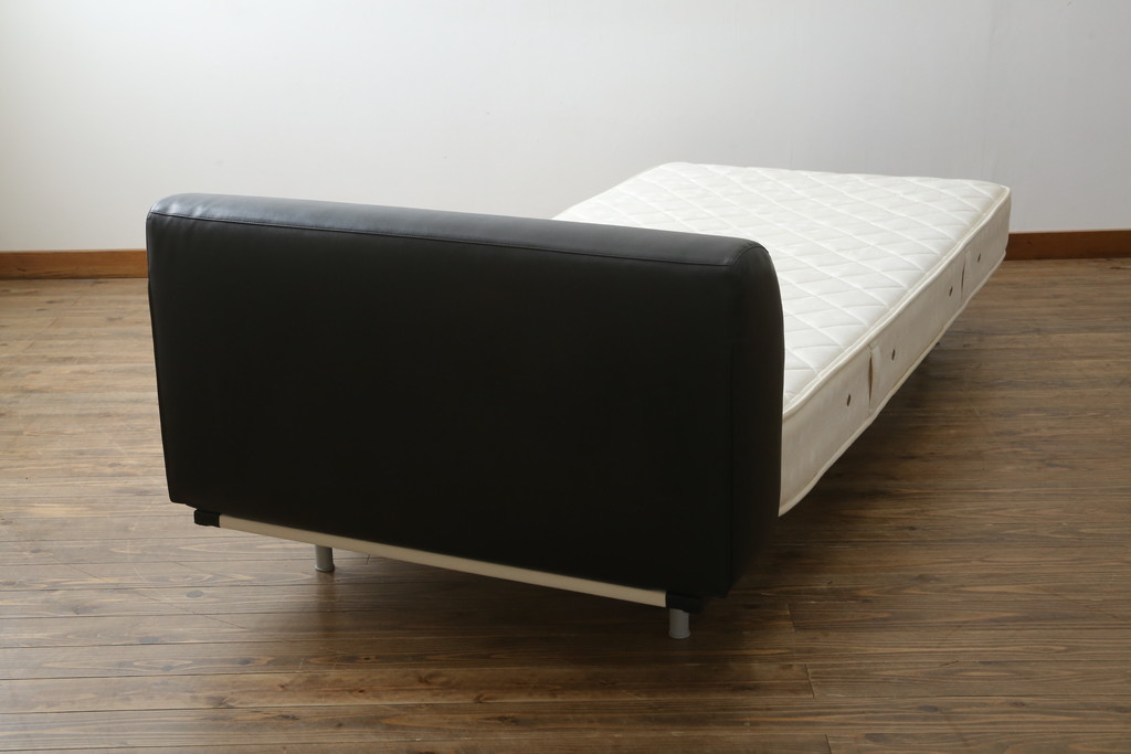 中古　Cassina(カッシーナ)　L31　SITE(サイト)　洗練された佇まいが魅力のシングルベッド(ベッドフレーム、マットレス)(定価約50万円)(R-066621)