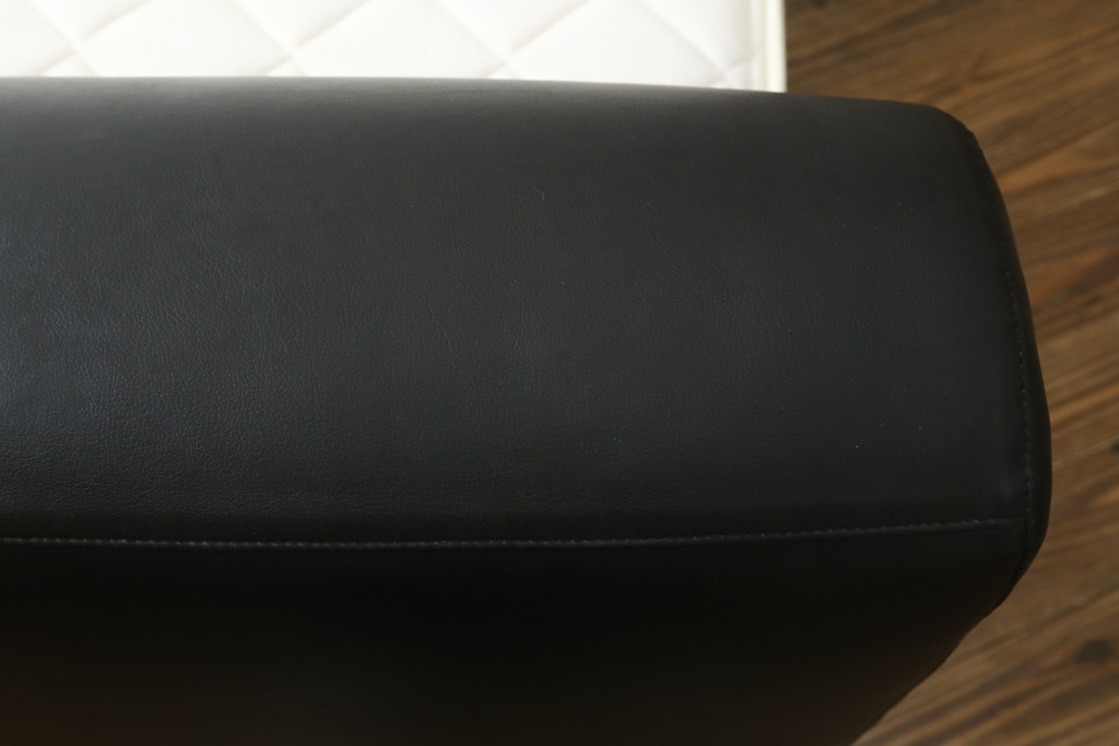 中古　Cassina(カッシーナ)　L31　SITE(サイト)　洗練された佇まいが魅力のシングルベッド(ベッドフレーム、マットレス)(定価約50万円)(R-066621)
