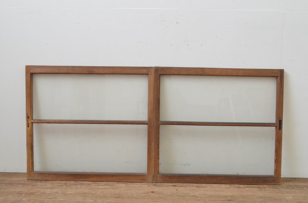 アンティーク建具　杉材　インテリアに合わせやすいシンプルなガラス窓2枚セット(引き戸、ガラス戸)(R-067789)