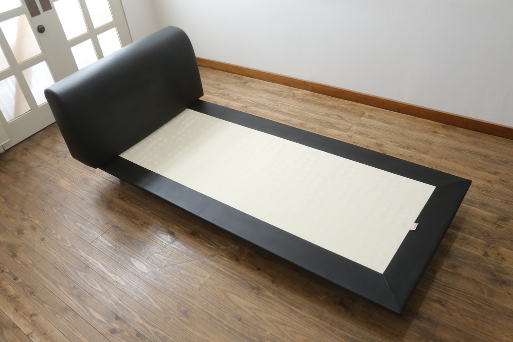 中古　Cassina(カッシーナ)　L31　SITE(サイト)　洗練された佇まいが魅力のシングルベッド(ベッドフレーム、マットレス)(定価約50万円)(R-066621)