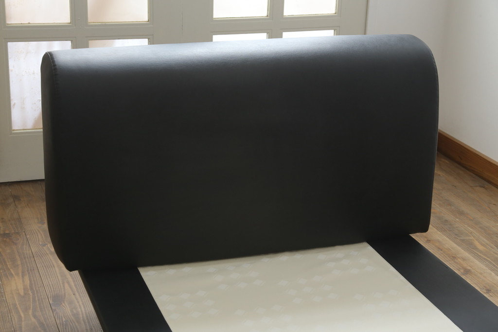 中古　Cassina(カッシーナ)　L31　SITE(サイト)　洗練された佇まいが魅力のシングルベッド(ベッドフレーム、マットレス)(定価約50万円)(R-066621)