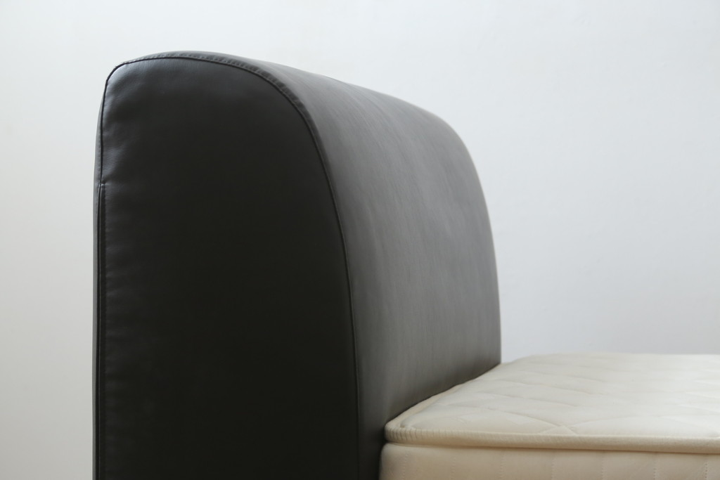 中古　Cassina(カッシーナ)　L31　SITE(サイト)　洗練された佇まいが魅力のシングルベッド(ベッドフレーム、マットレス)(定価約50万円)(R-066621)