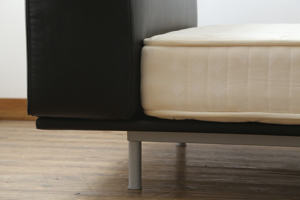 中古　Cassina(カッシーナ)　L31　SITE(サイト)　洗練された佇まいが魅力のシングルベッド(ベッドフレーム、マットレス)(定価約50万円)(R-066621)