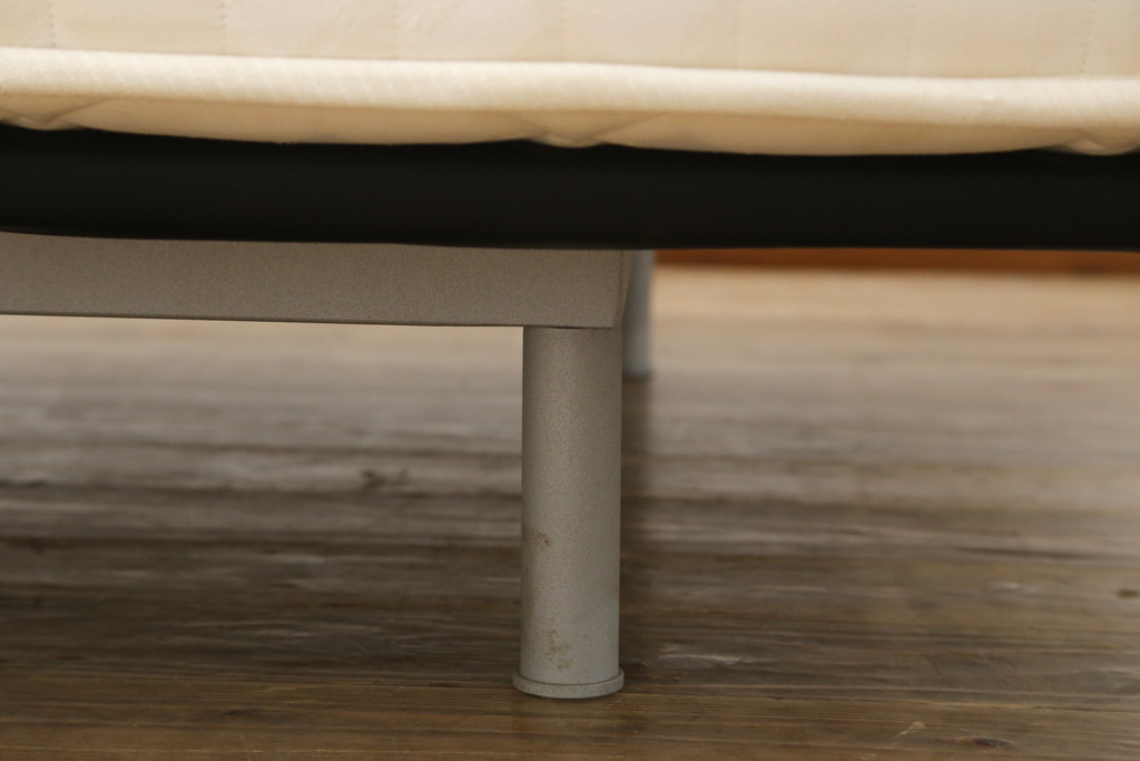 中古　Cassina(カッシーナ)　L31　SITE(サイト)　洗練された佇まいが魅力のシングルベッド(ベッドフレーム、マットレス)(定価約50万円)(R-066621)