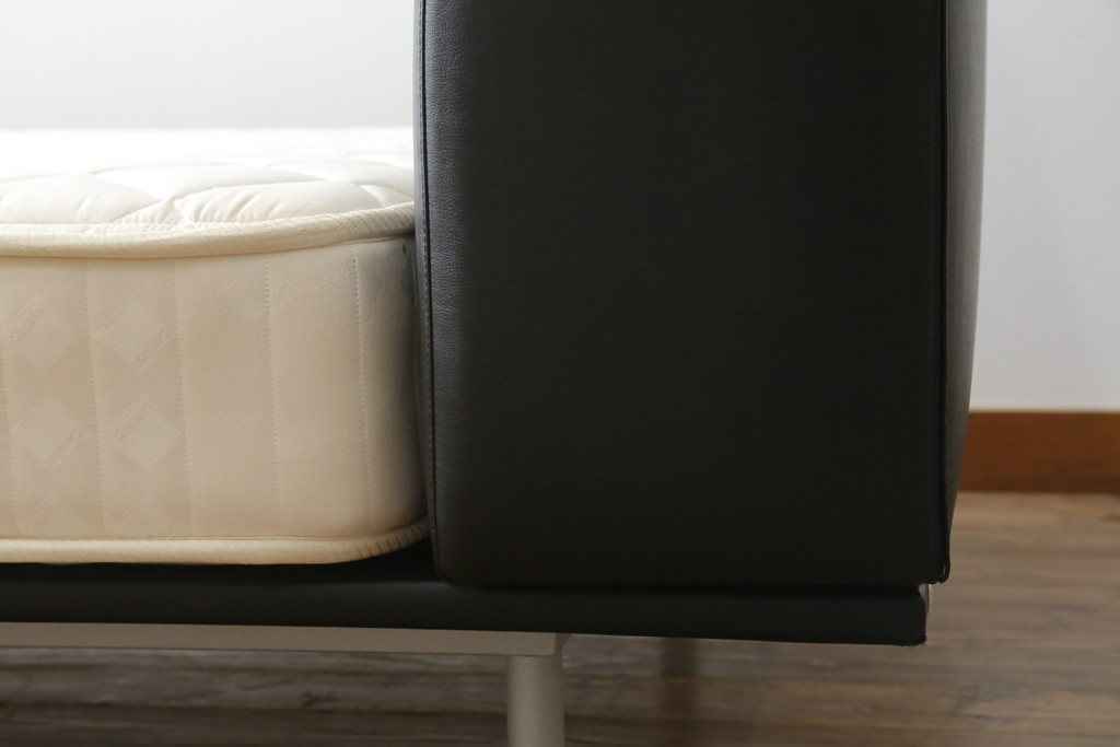 中古　Cassina(カッシーナ)　L31　SITE(サイト)　洗練された佇まいが魅力のシングルベッド(ベッドフレーム、マットレス)(定価約50万円)(R-066621)
