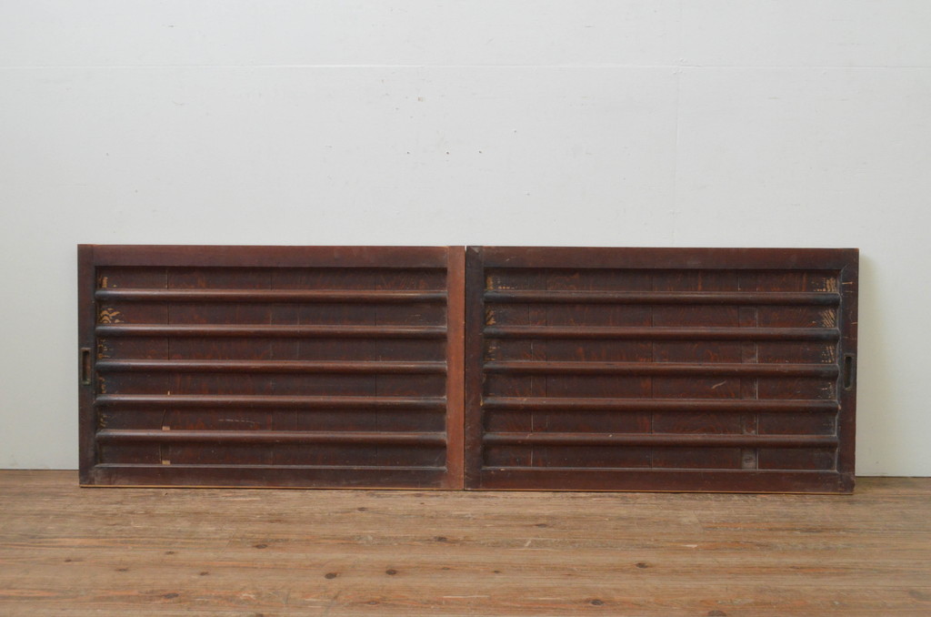アンティーク建具　杉材　和モダンな空間作りにおすすめな横桟の板戸窓2枚セット(引き戸)(R-067790)