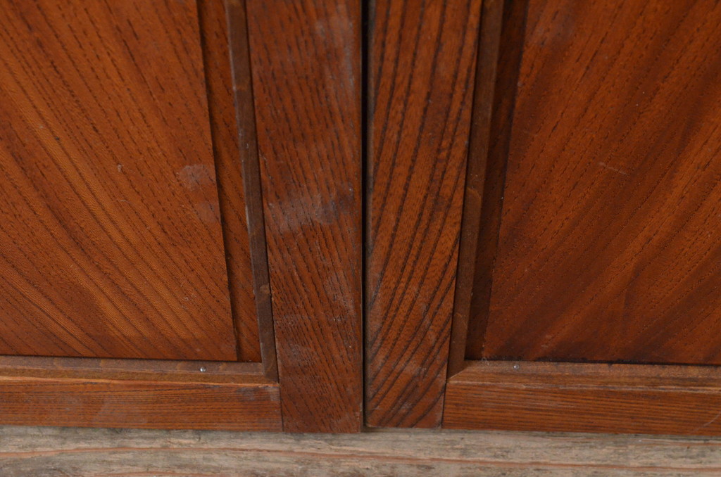 アンティーク建具　総欅(ケヤキ)材　一枚板　味わい深い木味が魅力的な漆塗りの板戸窓2枚セット(引き戸)(R-067838)