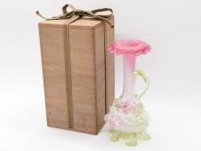 西洋アンティーク　ヴァセリンガラス　ウラン　繊細で華やかな装飾が目を惹く花瓶(花器、花入、フラワーベース、ワセリンガラス、木箱付き)(R061964)