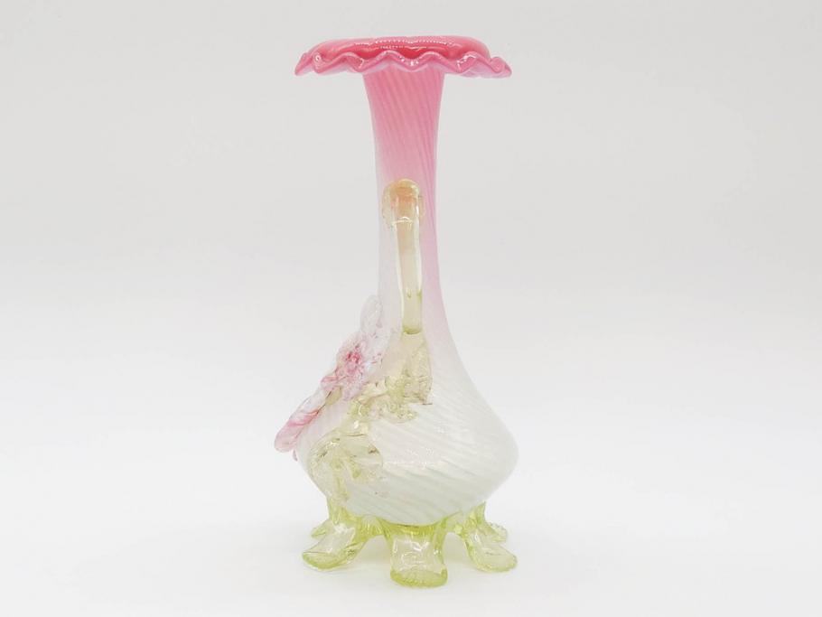 西洋アンティーク　ヴァセリンガラス　ウラン　繊細で華やかな装飾が目を惹く花瓶(花器、花入、フラワーベース、ワセリンガラス、木箱付き)(R061964)