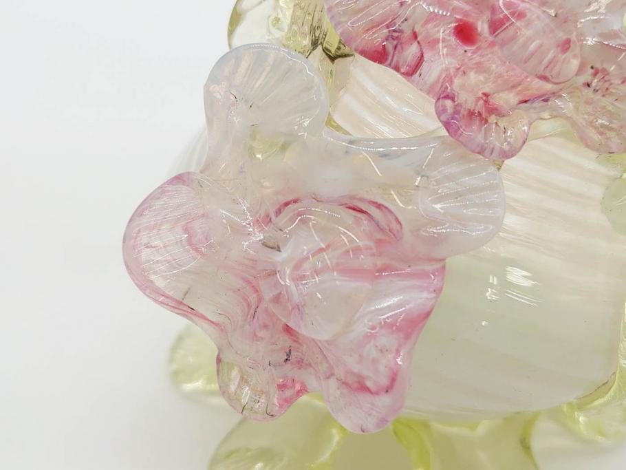 西洋アンティーク　ヴァセリンガラス　ウラン　繊細で華やかな装飾が目を惹く花瓶(花器、花入、フラワーベース、ワセリンガラス、木箱付き)(R061964)